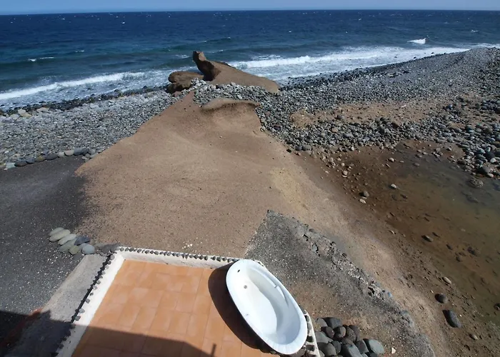 Sunrise Directly At The Sea דירה *