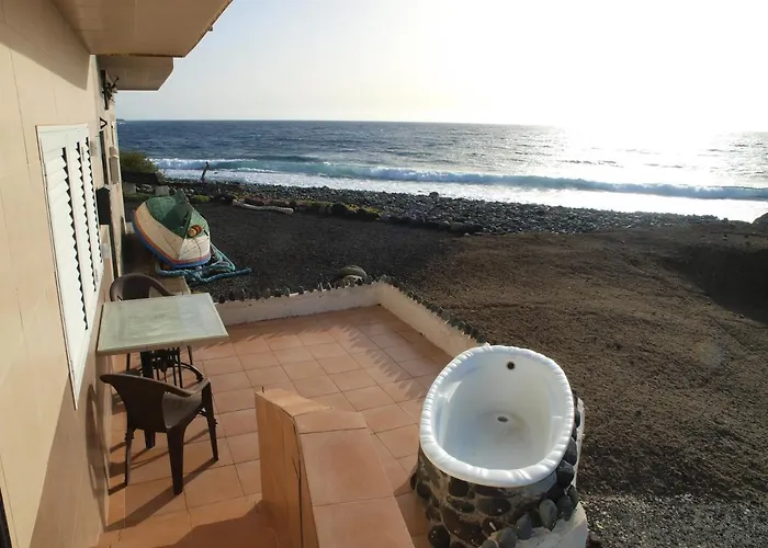 Sunrise Directly At The Sea דירה La Mareta