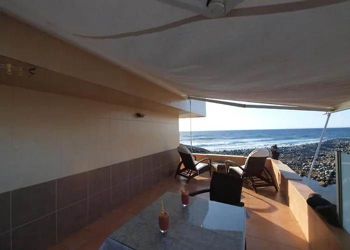 Sunrise Directly At The Sea דירה *