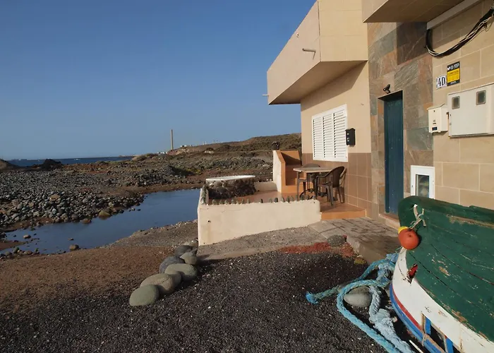 Sunrise Directly At The Sea דירה *