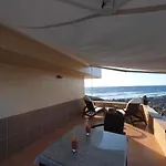 Sunrise Directly At The Sea דירה *